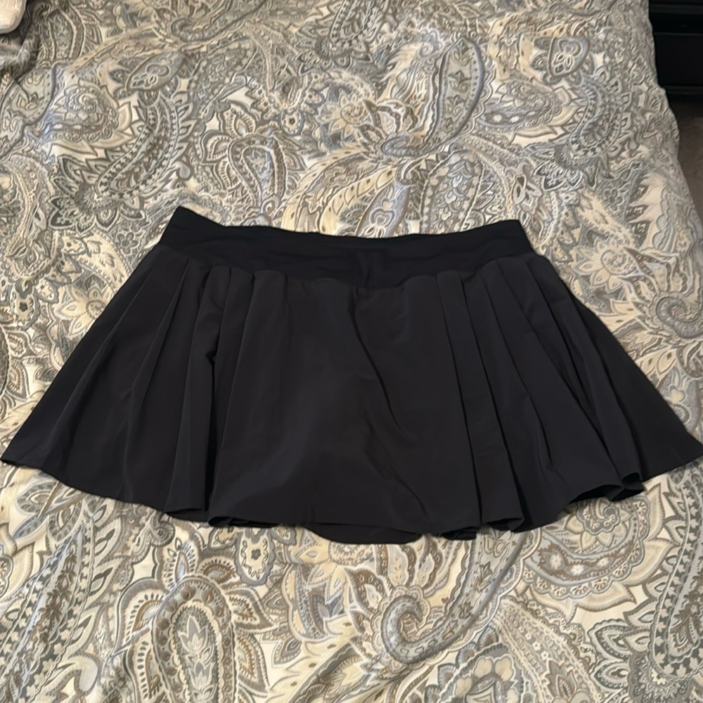 Lululemon High Rise Side Pleated Skirt with shorts and pockets